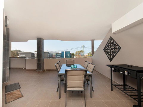 Villa Serene @ Fingal Bay - Accommodation Sunshine Coast 3