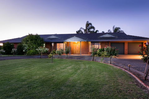 Vineyard Retreat Mildura - Accommodation Sunshine Coast 0