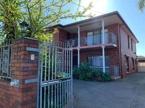 Vintage House In Bentleigh East - Accommodation Sunshine Coast 2