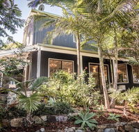 Vintage Inspired Three Bedroom Home- Heated Pool - Accommodation Sunshine Coast
