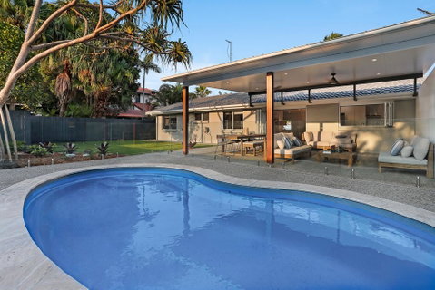 Walk To Hastings Street, Noosa Sound - Accommodation Sunshine Coast 0