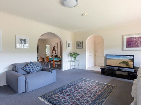 Walling-Clifton Gardens - Backing Onto Golf Course - Accommodation Sunshine Coast 2