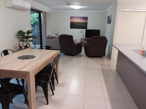 Waratah And Wattle Apartments - Accommodation Sunshine Coast 0