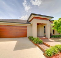 Newington Lakehouse - Accommodation Sunshine Coast
