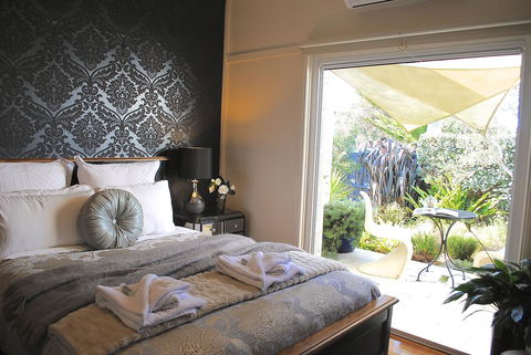 Bed Of Roses - Accommodation Sunshine Coast 2