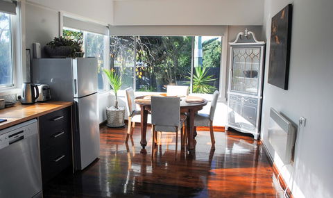 Bed Of Roses - Accommodation Sunshine Coast 37