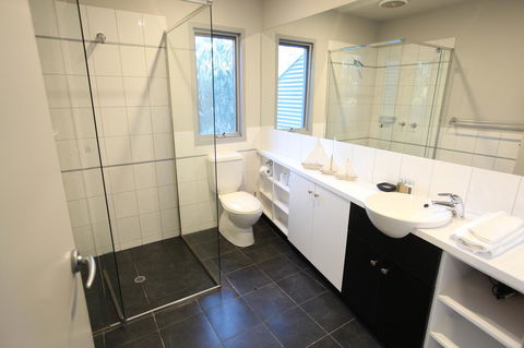 Lorne Luxury - Accommodation Sunshine Coast 5