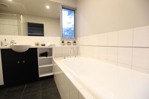 Lorne Luxury - Accommodation Sunshine Coast 2