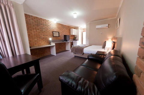 National Hotel Complex Bendigo - Accommodation Sunshine Coast 0