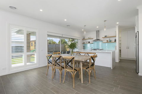 Tidal Changes - Rejuvenate Stays - Accommodation Sunshine Coast 1