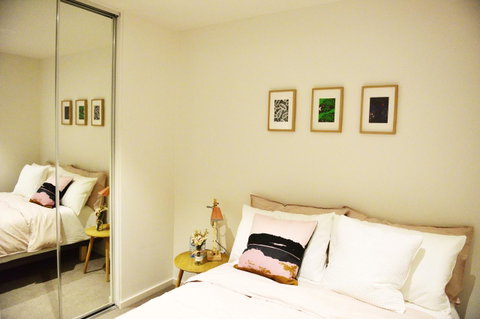 Superb Habour View/ Stylish Apartment / Landmark Building/ Free Tram - Accommodation Sunshine Coast 2