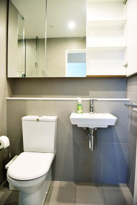 Superb Habour View/ Stylish Apartment / Landmark Building/ Free Tram - Accommodation Sunshine Coast 12