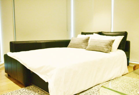 Superb Habour View/ Stylish Apartment / Landmark Building/ Free Tram - Accommodation Sunshine Coast 8