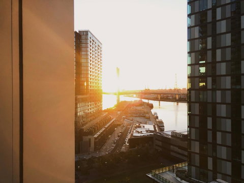 Superb Habour View/ Stylish Apartment / Landmark Building/ Free Tram - Accommodation Sunshine Coast 25