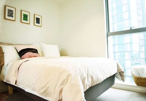 Superb Habour View/ Stylish Apartment / Landmark Building/ Free Tram - Accommodation Sunshine Coast 1