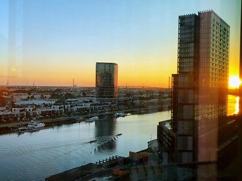 Superb Habour View/ Stylish Apartment / Landmark Building/ Free Tram - Accommodation Sunshine Coast 24