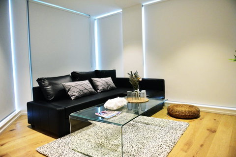 Superb Habour View/ Stylish Apartment / Landmark Building/ Free Tram - Accommodation Sunshine Coast 7