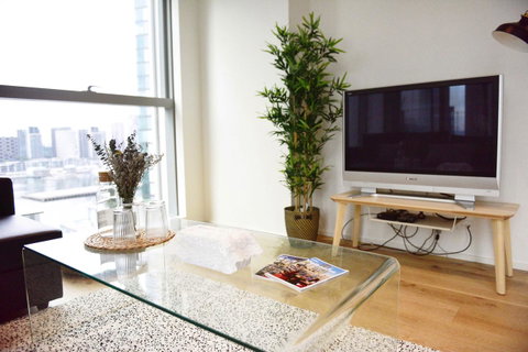 Superb Habour View/ Stylish Apartment / Landmark Building/ Free Tram - Accommodation Sunshine Coast 11