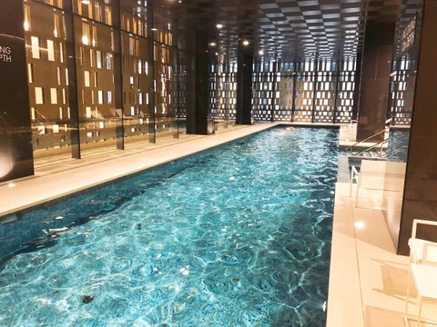 Superb Habour View/ Stylish Apartment / Landmark Building/ Free Tram - Accommodation Sunshine Coast 23