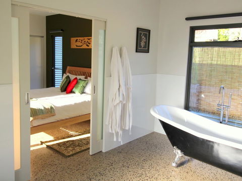 3 Bells Alpine Cottage - Accommodation Sunshine Coast 8