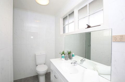 The Gallery Hours - Accommodation Sunshine Coast 5