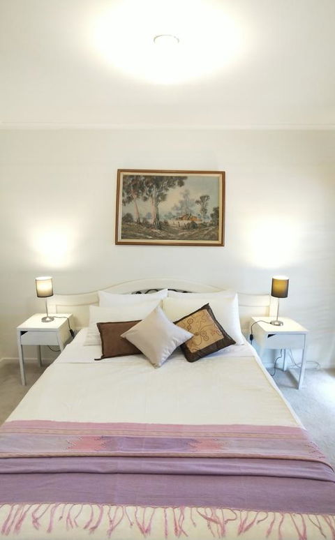 The Gallery Hours - Accommodation Sunshine Coast 1