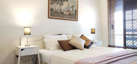 The Gallery Hours - Accommodation Sunshine Coast 2