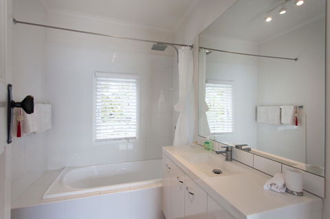 Sorrento Beach House - Perfect Spot And NEW Pool - Accommodation Sunshine Coast 5