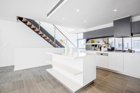 Docklands Waterfront Luxury Villa - Accommodation Sunshine Coast 10