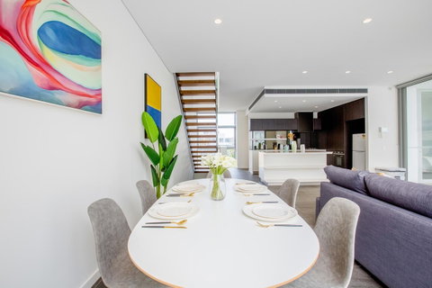 Docklands Waterfront Luxury Villa - Accommodation Sunshine Coast 6