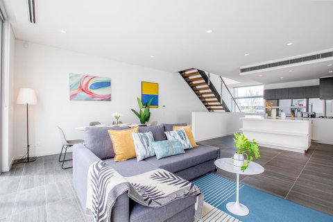 Docklands Waterfront Luxury Villa - Accommodation Sunshine Coast 9