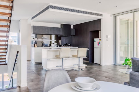 Docklands Waterfront Luxury Villa - Accommodation Sunshine Coast 11