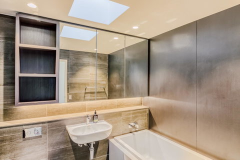 Docklands Waterfront Luxury Villa - Accommodation Sunshine Coast 16
