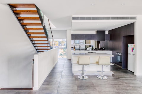 Docklands Waterfront Luxury Villa - Accommodation Sunshine Coast 8