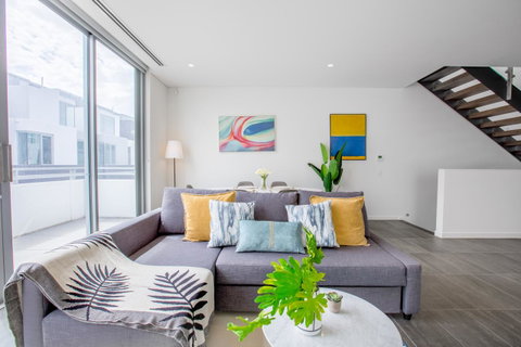 Docklands Waterfront Luxury Villa - Accommodation Sunshine Coast 5