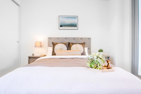 Docklands Waterfront Luxury Villa - Accommodation Sunshine Coast 14