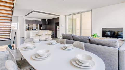 Docklands Waterfront Luxury Villa - Accommodation Sunshine Coast 7