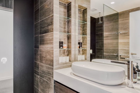 Docklands Waterfront Luxury Villa - Accommodation Sunshine Coast 19