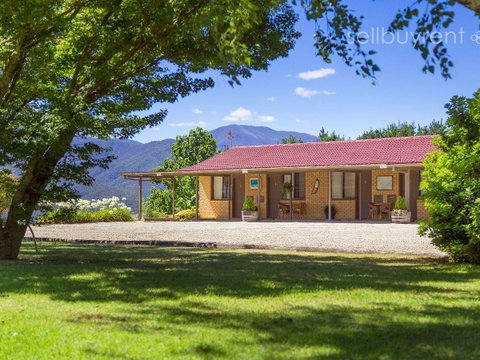 Allamar Motel - Accommodation Sunshine Coast 0