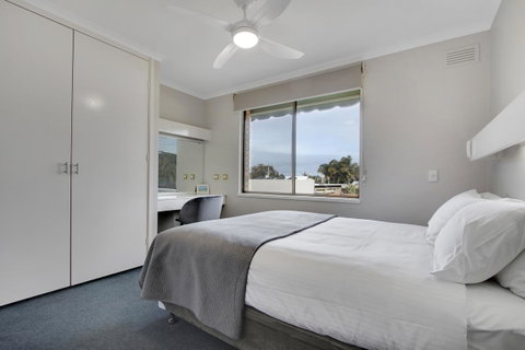 Hybiscus Waterfront Apartments - Accommodation Sunshine Coast 14