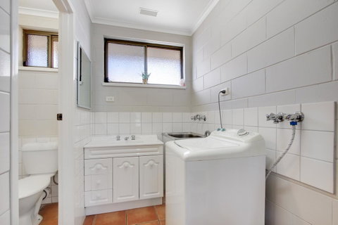 Hybiscus Waterfront Apartments - Accommodation Sunshine Coast 20