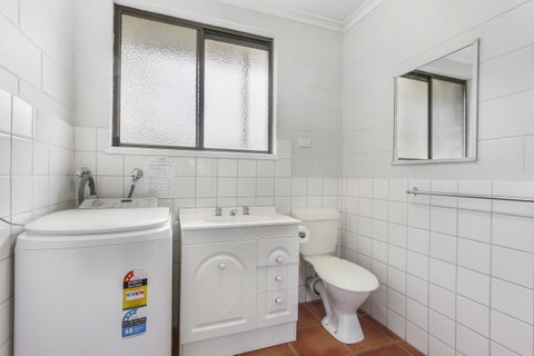 Hybiscus Waterfront Apartments - Accommodation Sunshine Coast 30