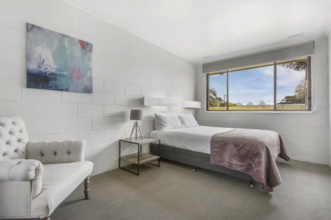 Hybiscus Waterfront Apartments - Accommodation Sunshine Coast 31