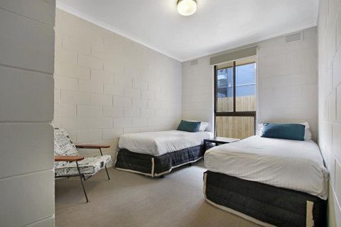 Hybiscus Waterfront Apartments - Accommodation Sunshine Coast 21