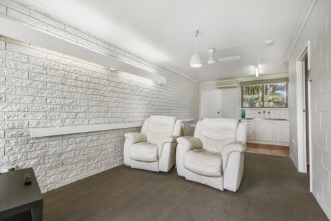 Hybiscus Waterfront Apartments - Accommodation Sunshine Coast 28