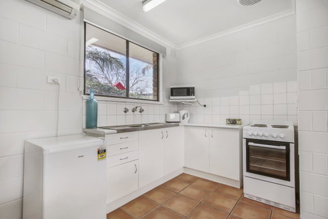 Hybiscus Waterfront Apartments - Accommodation Sunshine Coast 24
