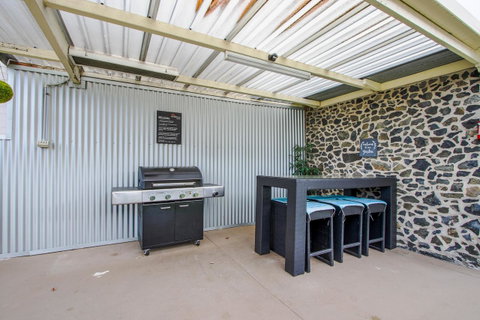 Hybiscus Waterfront Apartments - Accommodation Sunshine Coast 36