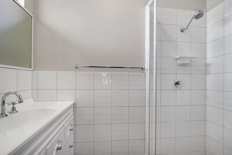 Hybiscus Waterfront Apartments - Accommodation Sunshine Coast 12
