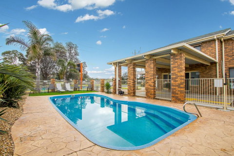 Hybiscus Waterfront Apartments - Accommodation Sunshine Coast 0