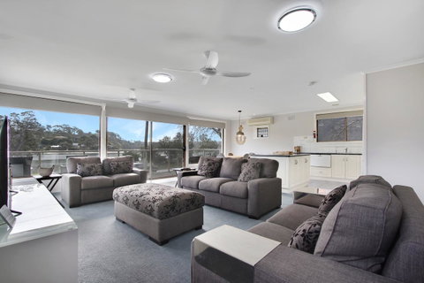 Hybiscus Waterfront Apartments - Accommodation Sunshine Coast 6